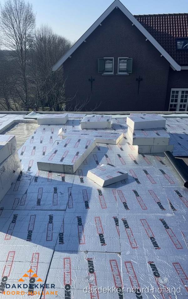 IKO PIR isolatieplaten op plat dak in Noord-Holland IKO PIR isolatieplaten op plat dak in Noord-Holland