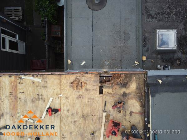 Dakschade en renovatie plat dak vanuit de lucht in Noord-Holland Dakschade en renovatie plat dak vanuit de lucht in Noord-Holland