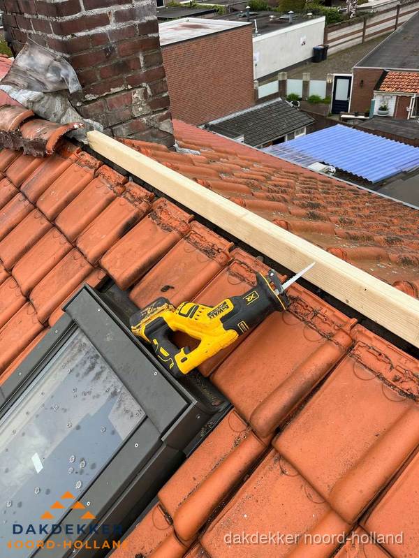 Kosten dak vervangen: werkzaamheden aan pannendak in Noord-Holland Kosten dak vervangen: werkzaamheden aan pannendak in Noord-Holland