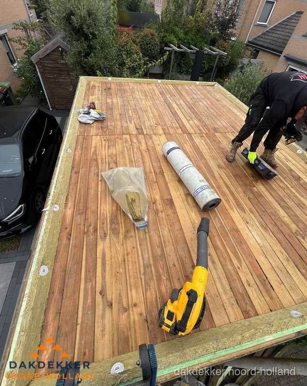 Dakbedekking schuur met bitumen in Noord-Holland